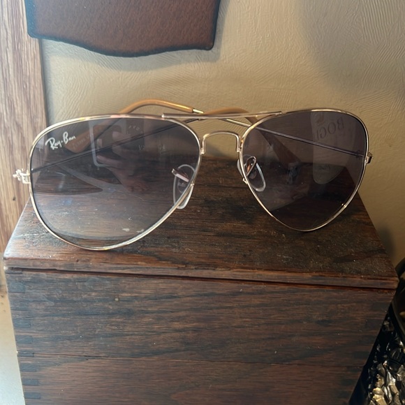 Ray-Ban Aviators Sunglasses - Picture 3 of 6